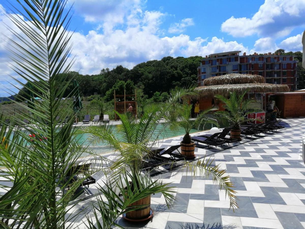 Allure Beach Resort Aparthotel Primorsko Bagian luar foto